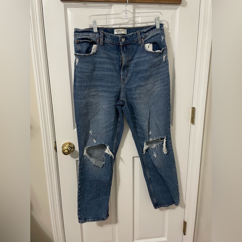 A&f Curve Love the  90's straight Ultra High Rise Size 14/32 short